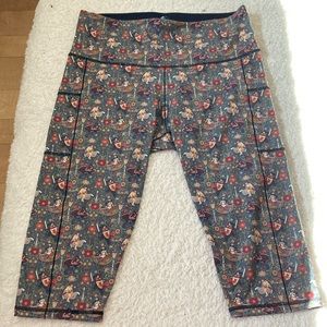 Lorica Clothing capri leggings with lady knights print